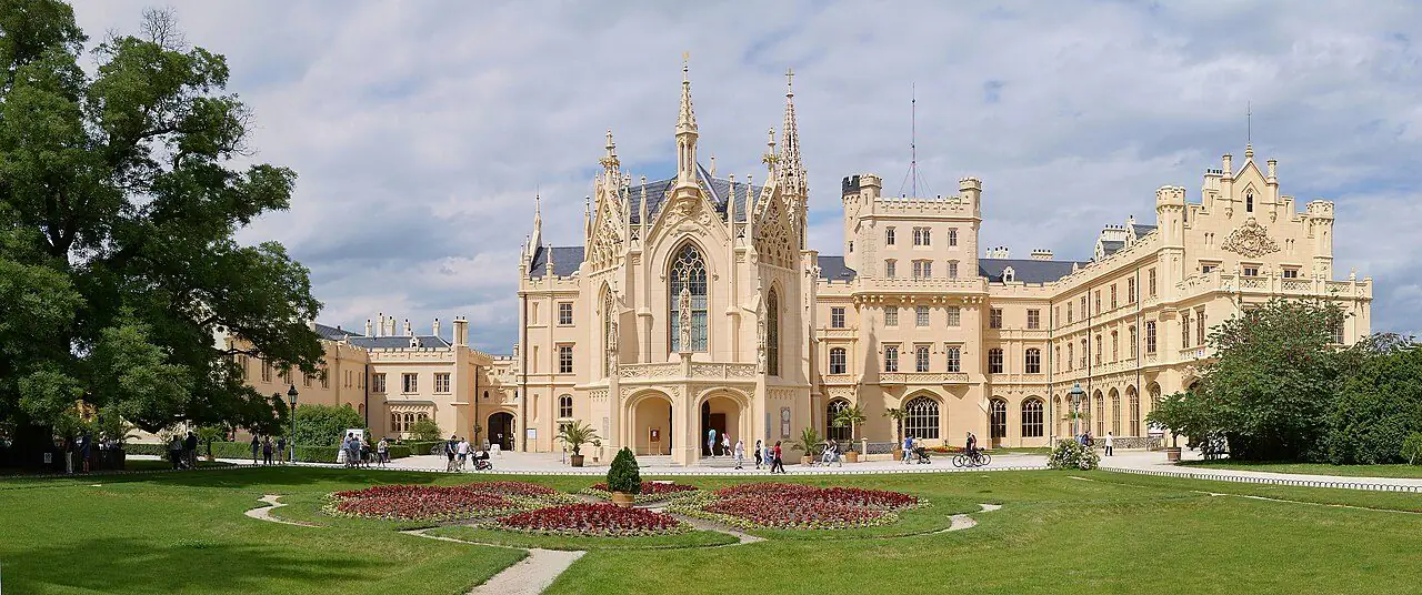 Schloss Lednice, Startpunkt der Bootsfahrten